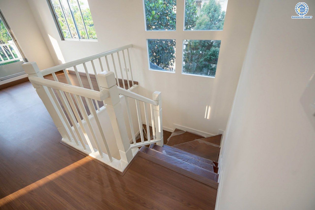 บ้านมือสองตกแต่งใหม่ โครงการ ชัยพฤกษ์ เพชรเกษม81 หลังมุม แบรนด์ Land&Houses พร้อมรองรับทุกความสุข บนเนื้อที่ 63.3 ตร.ว. ฟังก์ชัน 3 ห้องนอน 3 ห้องน้ำ 1 ห้องอเนกประสงค์ 2 ที่จอดรถ ทำเลเดินทางสะดวก เชื่อมต่อถนนเพชรเกษม ถนนมาเจริญ และใกล้ทางด่วน "เพชรเกษม"